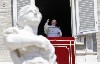 Papa Francesco: Angelus in Piazza San Pietro